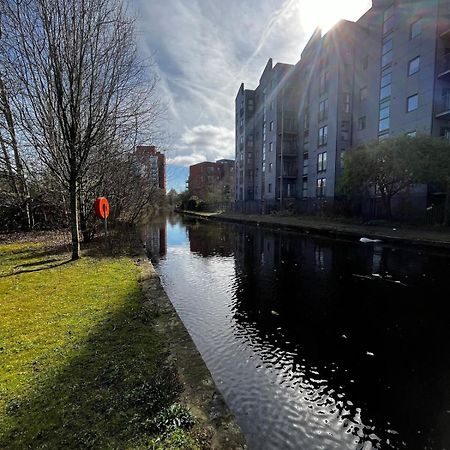 Serene 2-Bed Flat With Canal Views - Coop Live & Ethiad Manchester Eksteriør bilde