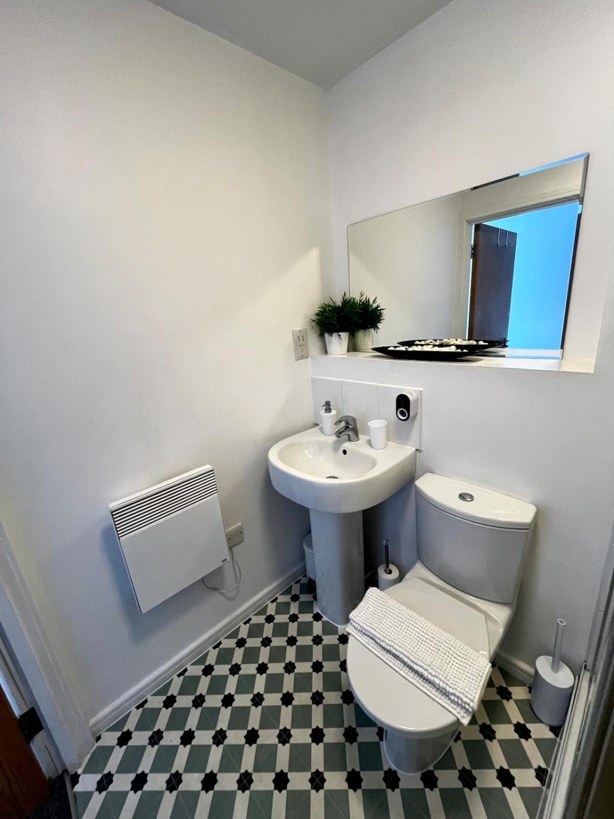 Serene 2-Bed Flat With Canal Views - Coop Live & Ethiad Manchester Eksteriør bilde