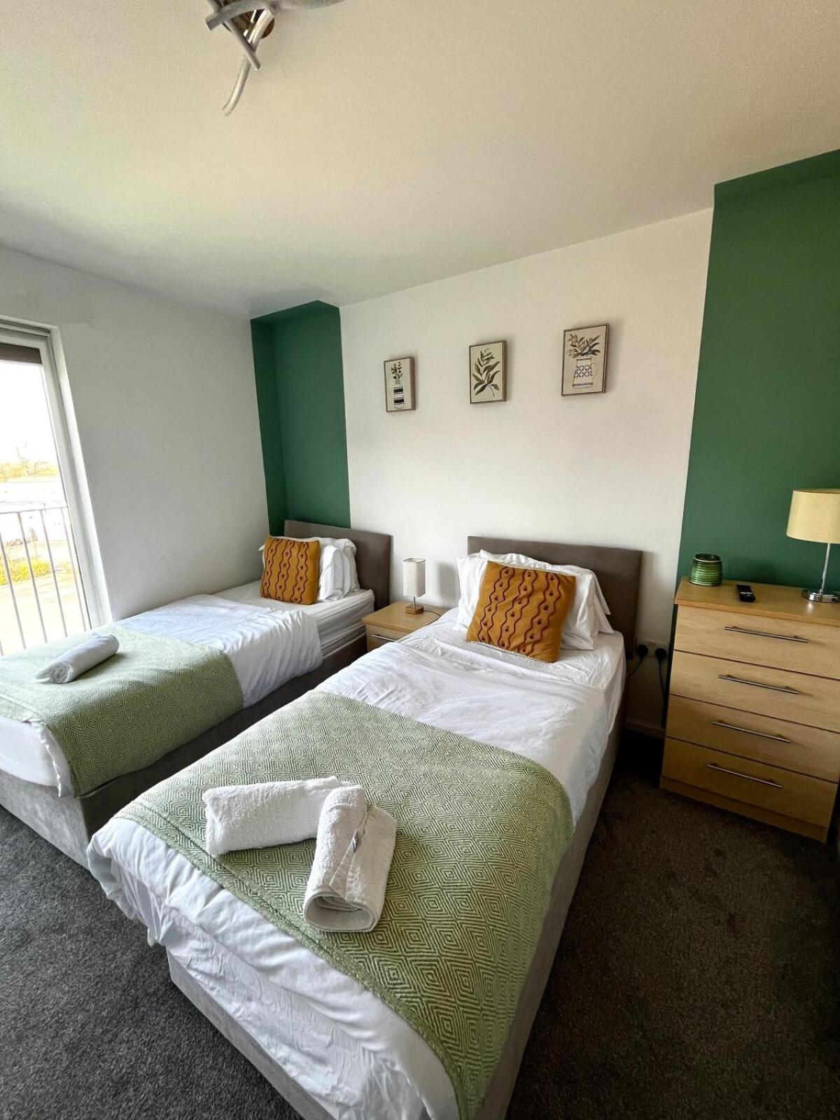 Serene 2-Bed Flat With Canal Views - Coop Live & Ethiad Manchester Eksteriør bilde