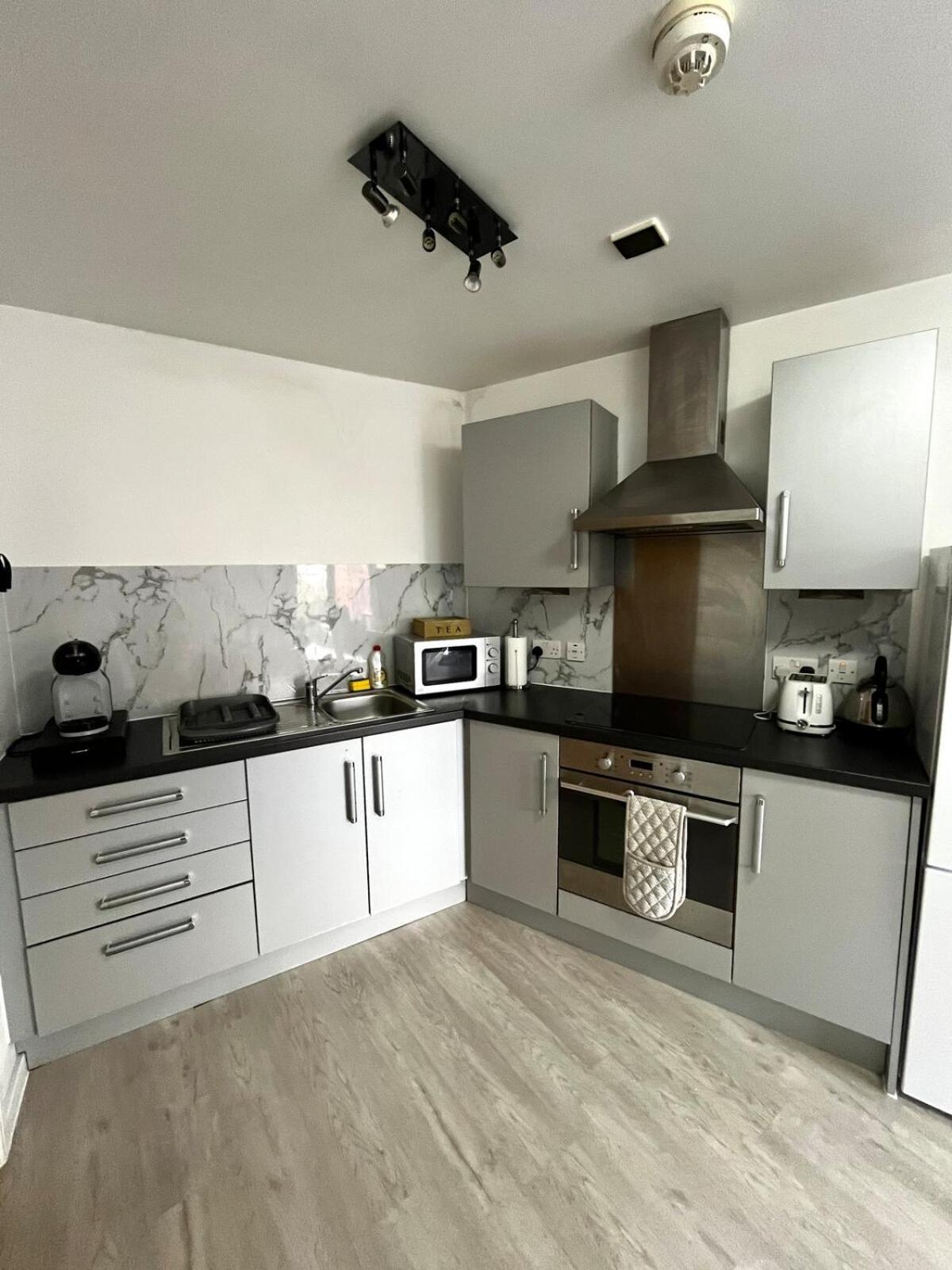 Serene 2-Bed Flat With Canal Views - Coop Live & Ethiad Manchester Eksteriør bilde