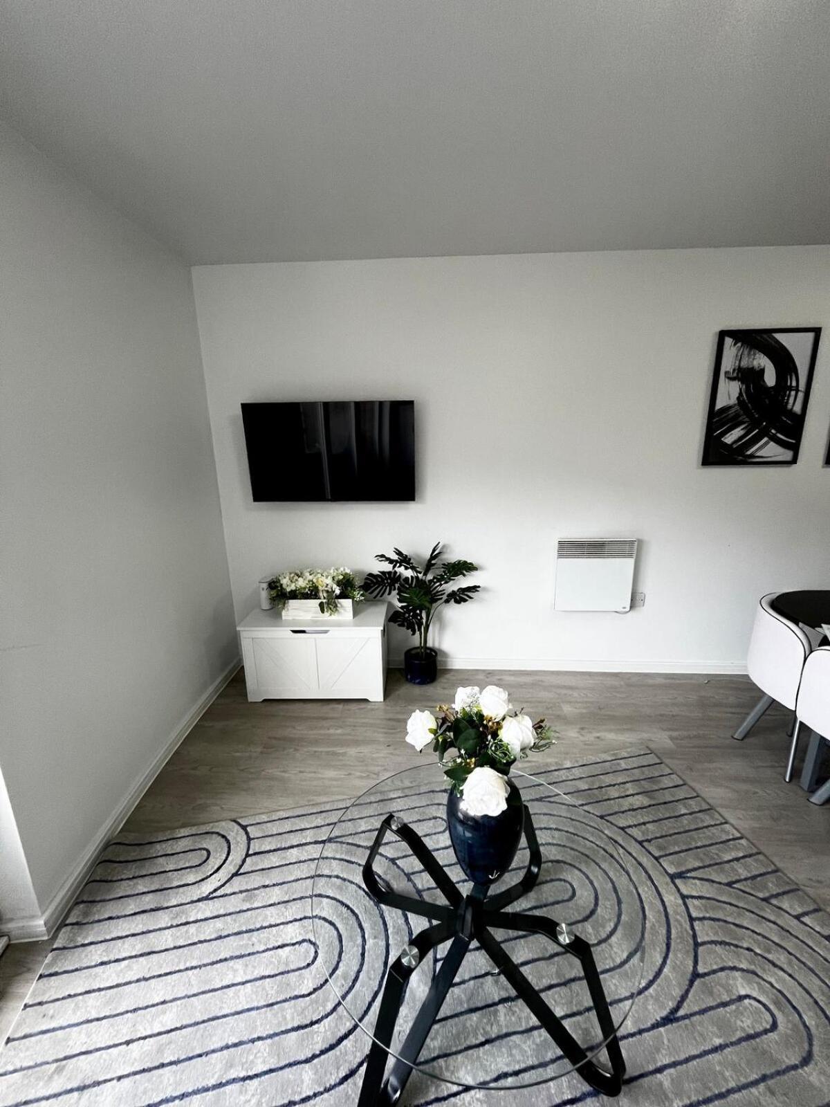Serene 2-Bed Flat With Canal Views - Coop Live & Ethiad Manchester Eksteriør bilde