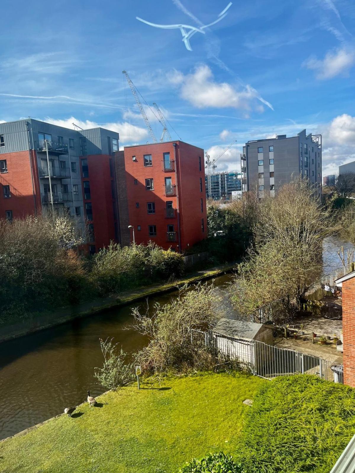 Serene 2-Bed Flat With Canal Views - Coop Live & Ethiad Manchester Eksteriør bilde