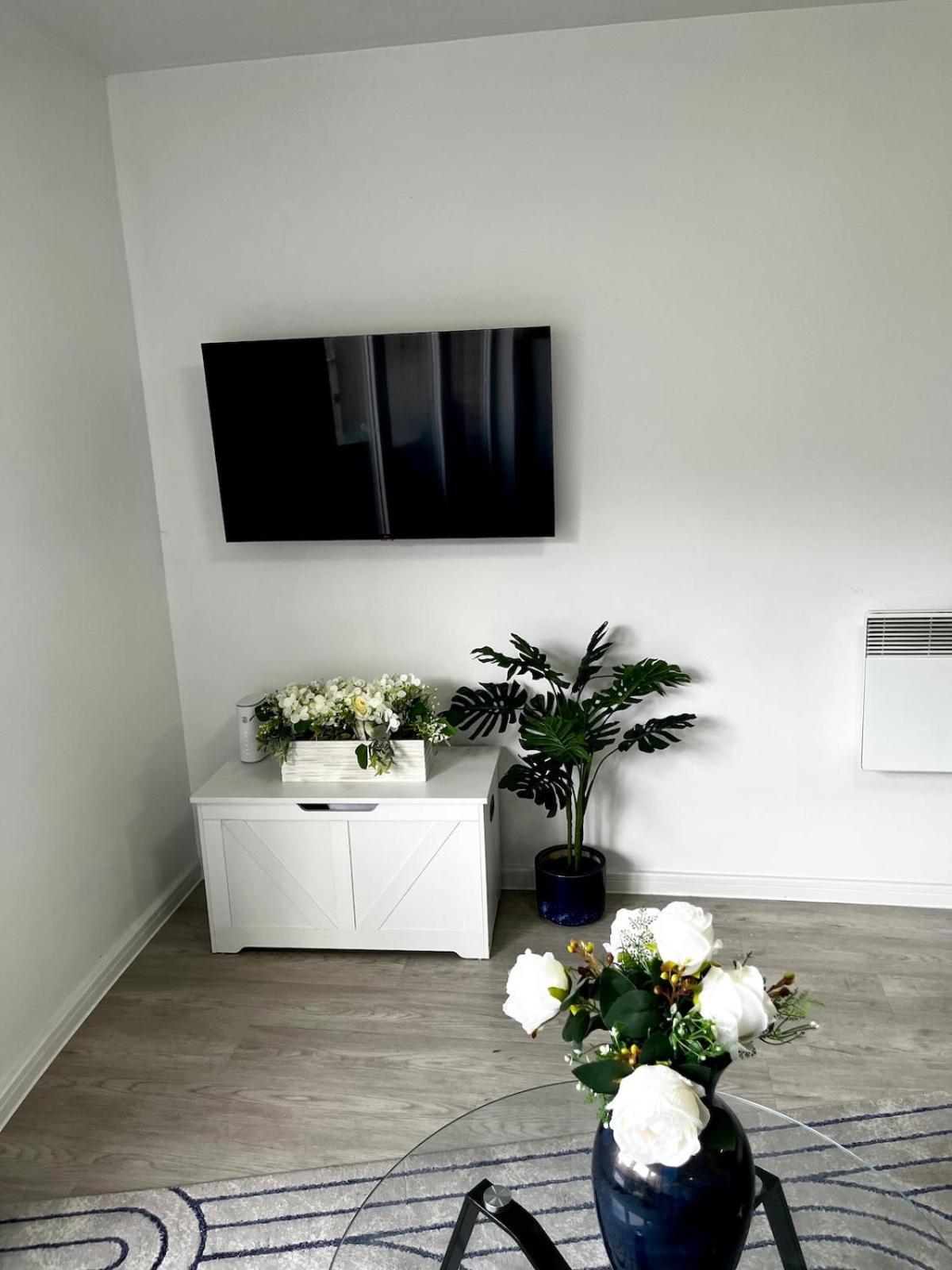 Serene 2-Bed Flat With Canal Views - Coop Live & Ethiad Manchester Eksteriør bilde